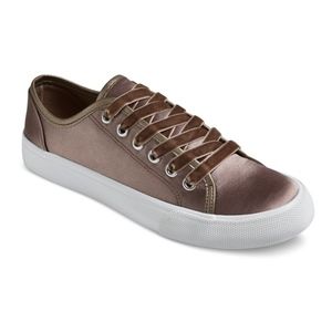 Mossimo Size 8 Jena Pewter Velvet Lace Sneakers